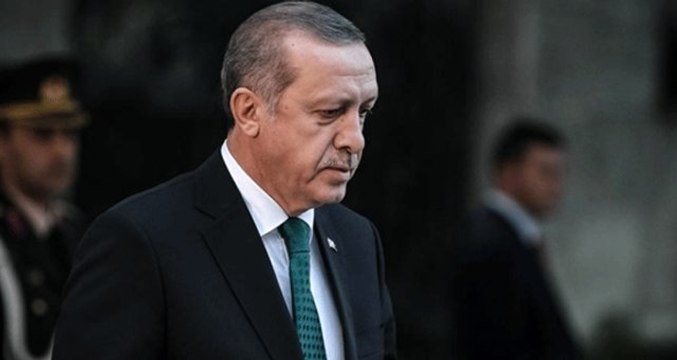 Cumhurbaşkanı Erdoğan'a yakın isimden AK Parti'de değişim sinyali!