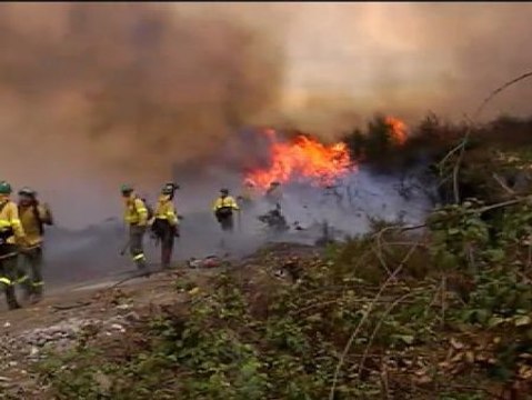 Desalojan varias viviendas por un incendio en Mijas