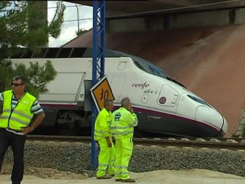 Las lluvias obligan a cortar el AVE Madrid-Alicante