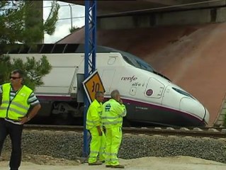 Las lluvias obligan a cortar el AVE Madrid-Alicante