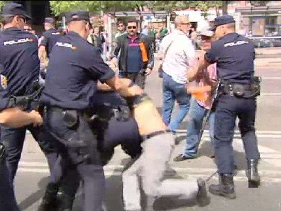 El taxi vuelve a la carga contra las aplicaciones móviles