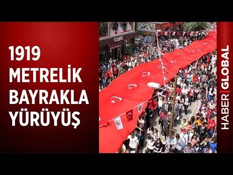 19 Mayıs'ta Gençler 1919 Metrelik Bayrakla Yürüyüş Yaptı