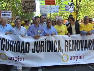 Multitudinaria concentración en Madrid por un cambio en la política energética