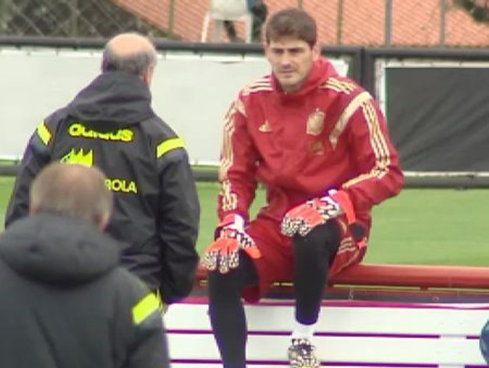 Caras largas y ambiente tranquilo en el entrenamiento de La Roja