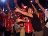 Los aficionados chilenos disfrutan de su victoria en Maracaná