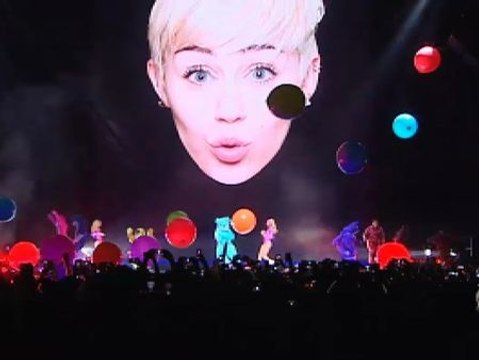 Miley Cyrus llega a Madrid con su Bangerz Tour