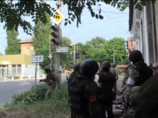 Скачать видео: Milicianos ucranianos capturan a 32 rebeldes prorrusos en Mariupol