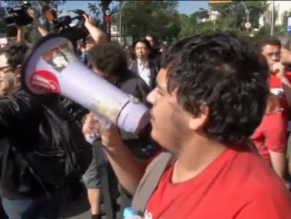 Duros enfrentamientos en Sao Paulo antes del primer partido del Mundial