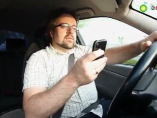 Cuatro millones de conductores reconocen que 'chatean' mientras conducen