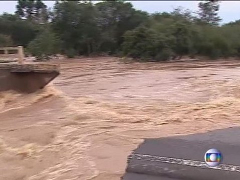 Las lluvias inundan las zonas más pobres de Curitiba, lugar de concentración de 'La Roja'