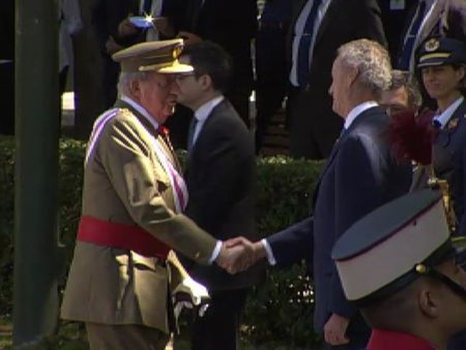 Homenaje al rey en su último desfile día las fuerzas armadas