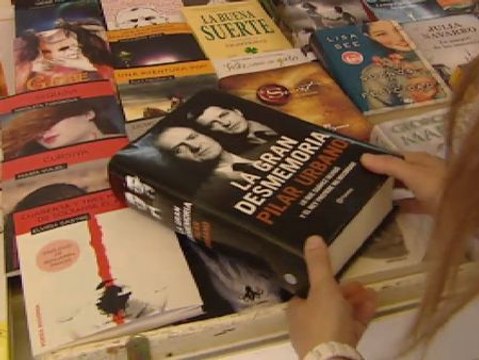 La abdicación del Rey revoluciona las librerías