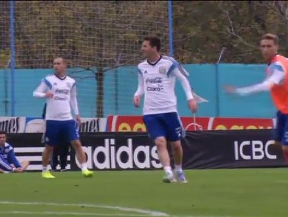 Messi entrena con Argentina
