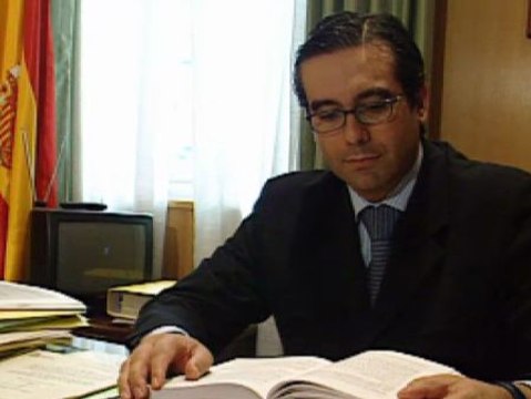 Enrique López presentará mañana su dimisión como magistrado del Constitucional