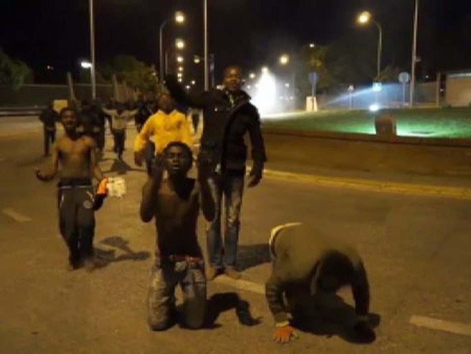 400 inmigrantes saltan la valla de Melilla