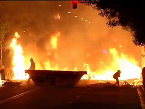 Numerosos destrozos tras una nueva noche de disturbios en siete barrios de Barcelona