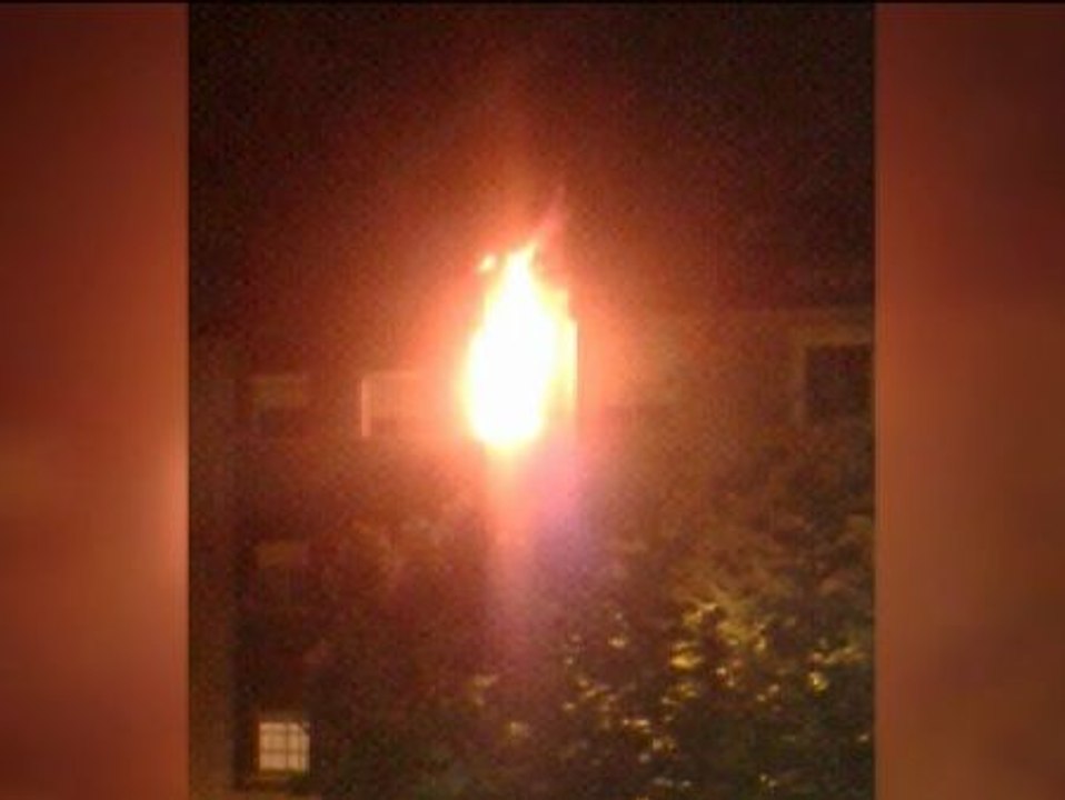 Un niño muerto y otros dos menores muy graves en un incendio en Sevilla