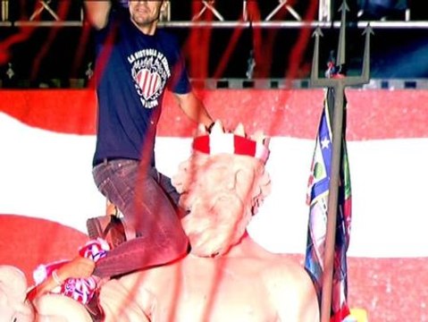 Neptuno ya luce corona rojiblanca