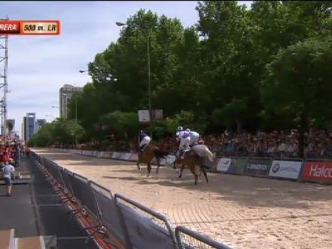 Carrera de caballos en pleno centro de Madrid
