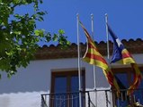 El Gobierno demanda a 80 ayuntamientos catalanes por no izar la bandera española