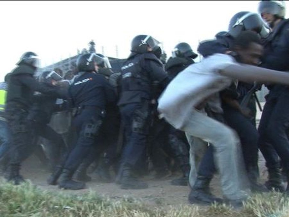 Imágenes de un nuevo intento de asalto masivo a la valla de Melilla