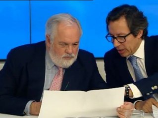 Video herunterladen: Arias Cañete se aferra a su cartera