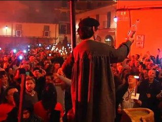 Borracho, entrañable, mujeriego... y un ídolo de masas