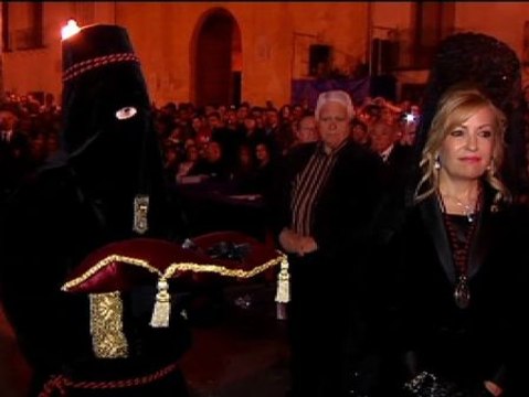 El Santísimo Cristo del Perdón entrega el indulto a un reo condenado por un delito contra la salud pública