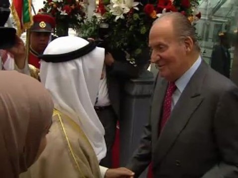 El Rey cierra en Kuwait nuevos contratos para los españoles