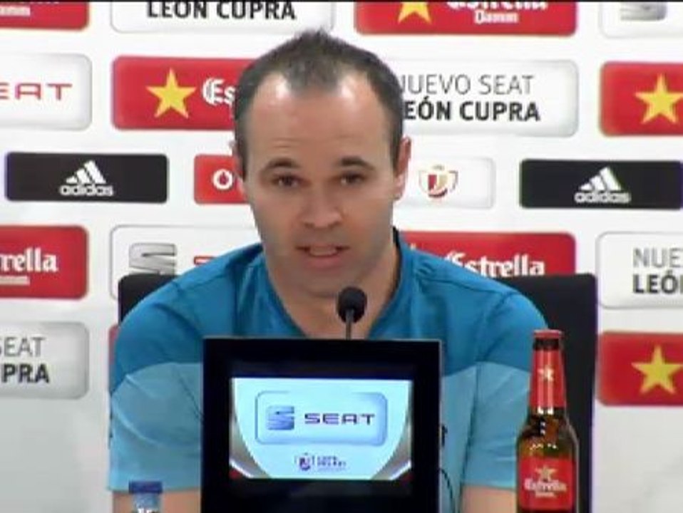 Iniesta: "Cuando no salen las cosas te jodes, lloras, sufres, te levantas y sigues"