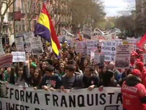 Decenas de actos conmemoran el 83 aniversario la II República