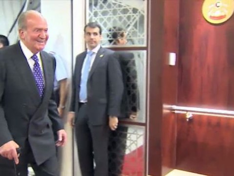 Don Juan Carlos inicia en Abú Dabi su gira por el Golfo Pérsico