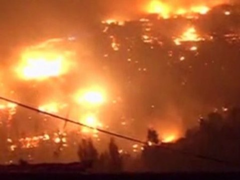 Al menos 7 muertos en un incendio de enormes dimensiones en Valparaíso