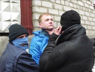 Pro rusos de Slavyansk ocupan una comisaría y montan barricadas