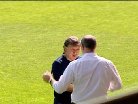 Cumbre entre Tata y Zubi sobre el césped de Sant Joan Despí