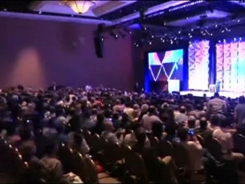 Zapatazo a Hillary Clinton