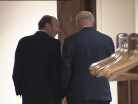 Rubalcaba y Duran mantienen una conversación 'privada' en el Congreso