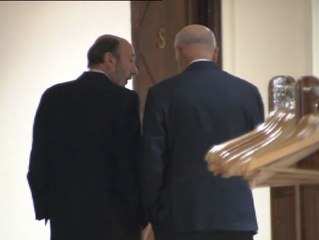 Rubalcaba y Duran mantienen una conversación 'privada' en el Congreso
