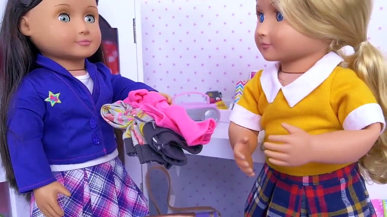 Baby Dolls Sick in the Dollhouse Sleepover Party!