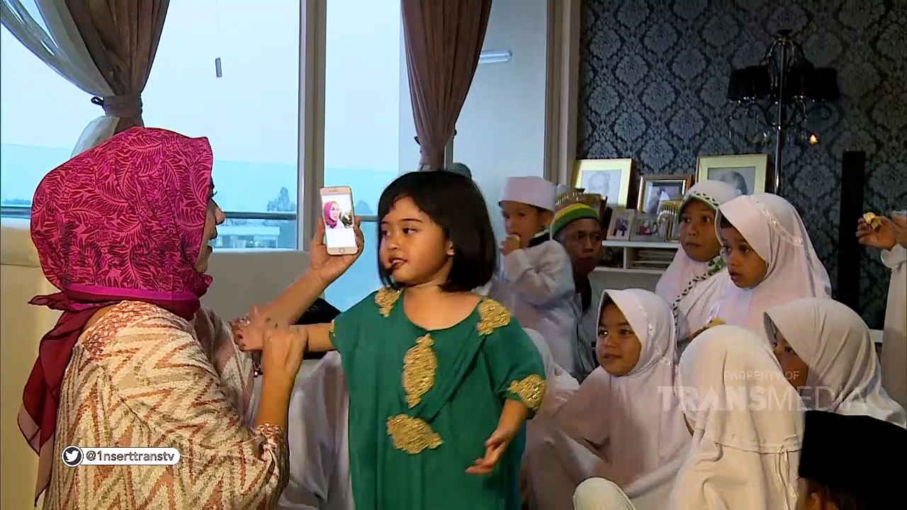 INSERT - Venna Melinda Rutin Melakukan Santunan Anak Yatim