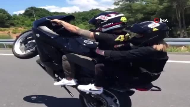 Motosikletli maganda hem kendi canını hemde kız arkadaşının canını hiçe saydı