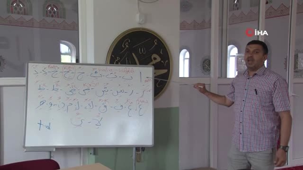 Hem oyun oynuyorlar hem Kur'an-ı Kerim öğreniyorlar
