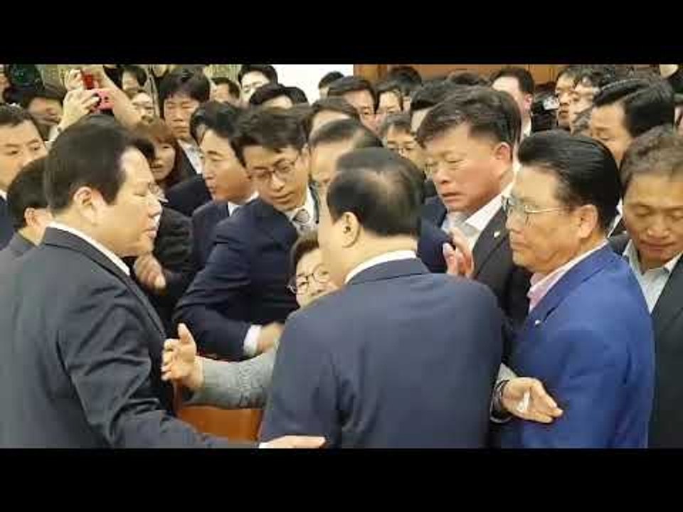 문희상 국회의장의 임이자의원 신체접촉 논란 영상