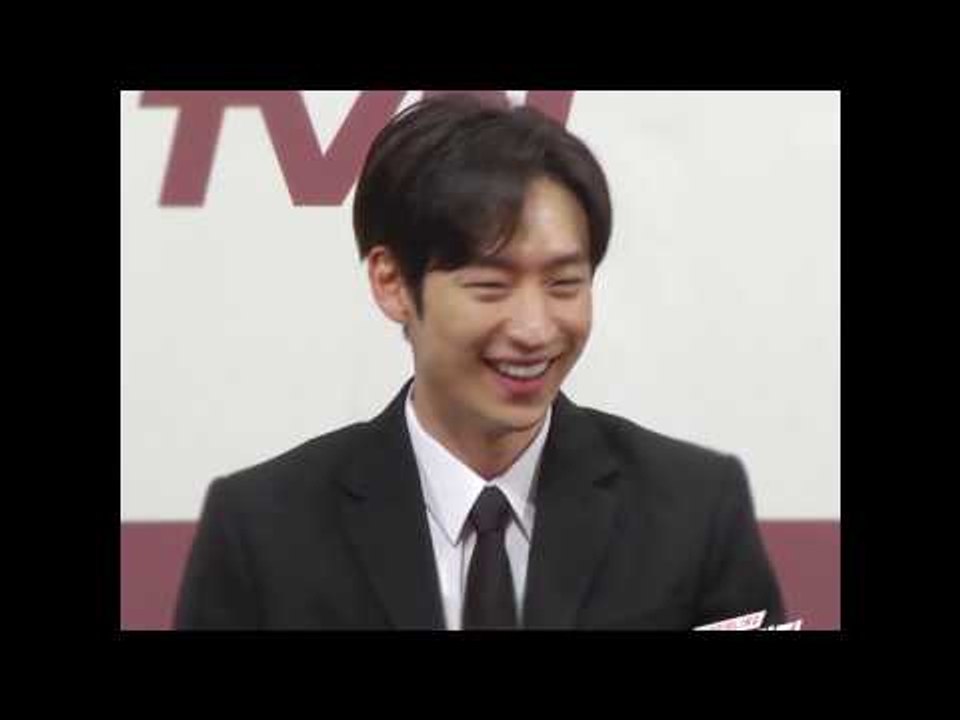 이제훈의 '아이무셔워'하는 리액션 움짤 (170123 '내일 그대와' 제작발표회 Tomorrow, With You  Lee Je-hoon)