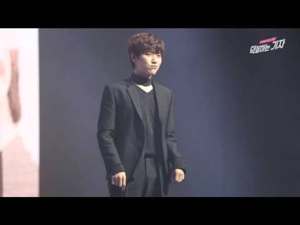 B1A4 산들, 잔망스러운 손동작 (161128 Showcase Photo Time - Sandeul)