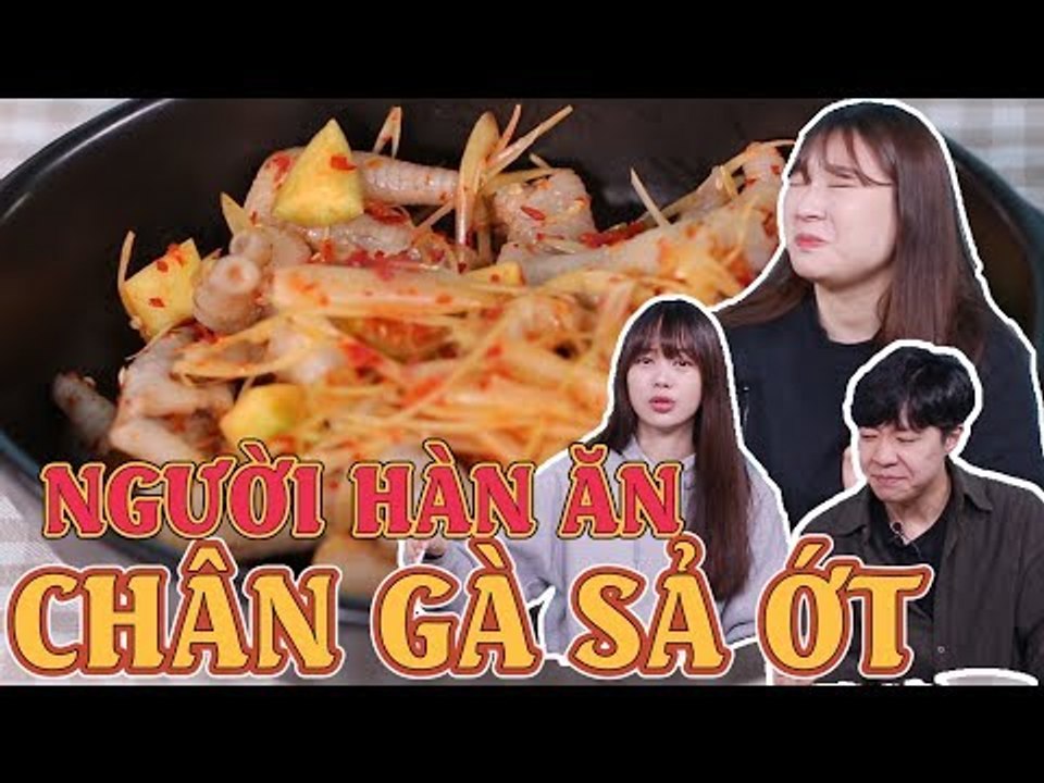 NGƯỜI HÀN ĂN THỬ CHÂN GÀ SẢ ỚT VIỆT NAM