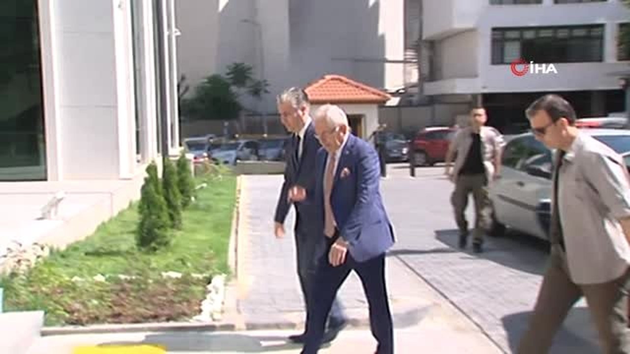 YSK Başkanı Sadi Güven, YSK binasına giriş yaptı