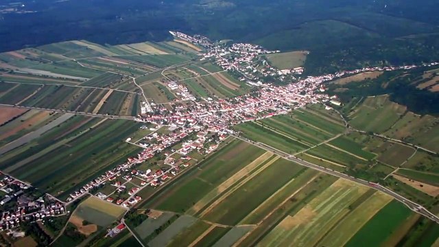 Approach flight and landing at VIE Airport Vienna (Austria) - Anflug und Landung VIE Flughafen Wien
