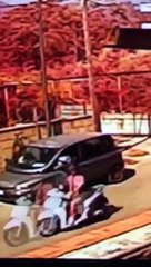 Elle abandonne son chien, mais ne fait pas attention à un détail capital