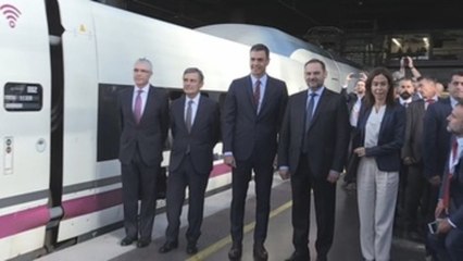 Sánchez se sube al primer AVE a Granada